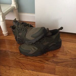Nike huarache olive green